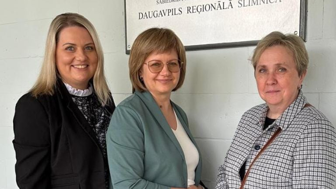 Attēlā Veselības inspekcijas vadītāja Atra Valdmane, Iveta Hirša, Laura Šāberte