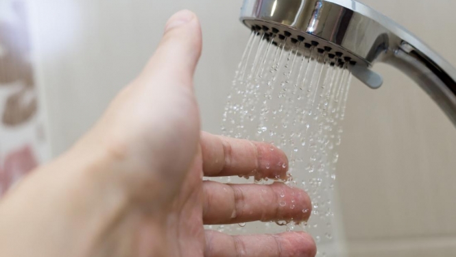Karstā ūdens temperatūras samazināšana var radīt riskus veselībai 
