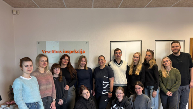 Vairāki jaunieši  no RSU atrodas Veselības inspekcijā, lai uzsāktu praksi