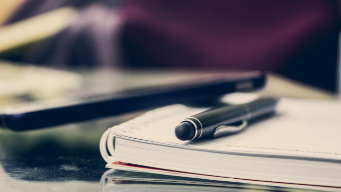 Pildspalva un pierakstu klade