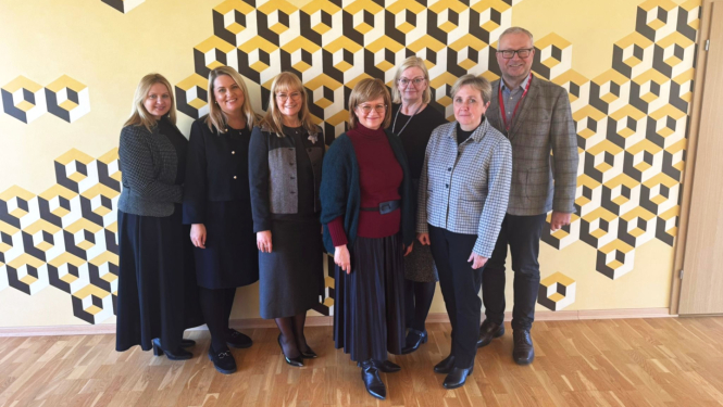 Veselības inspekcijas pārstāves kopā ar Jelgavas slimnīcas pārstāvjiem