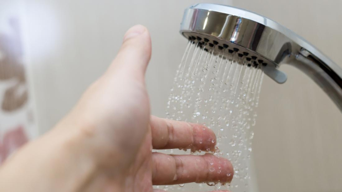 Karstā ūdens temperatūras samazināšana var radīt riskus veselībai 