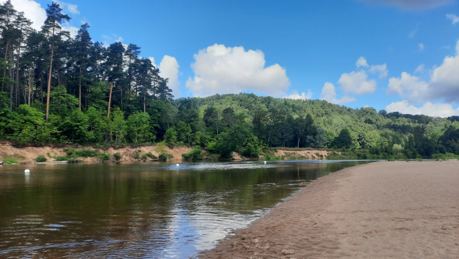 Veselības inspekcija nosaka aizliegumu peldēties Siguldas peldvietā