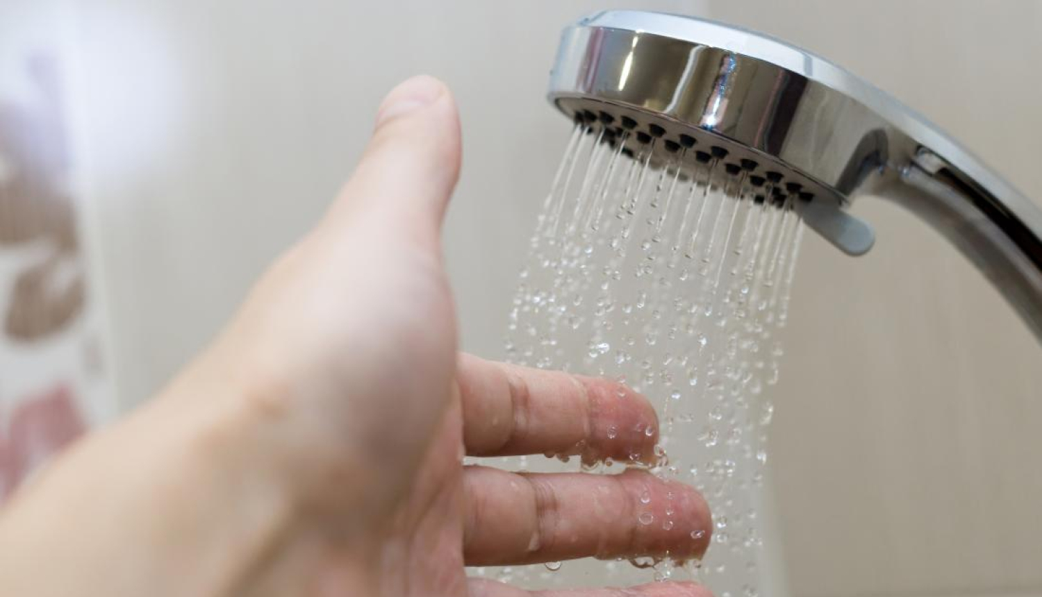 Karstā ūdens temperatūras samazināšana var radīt riskus veselībai 