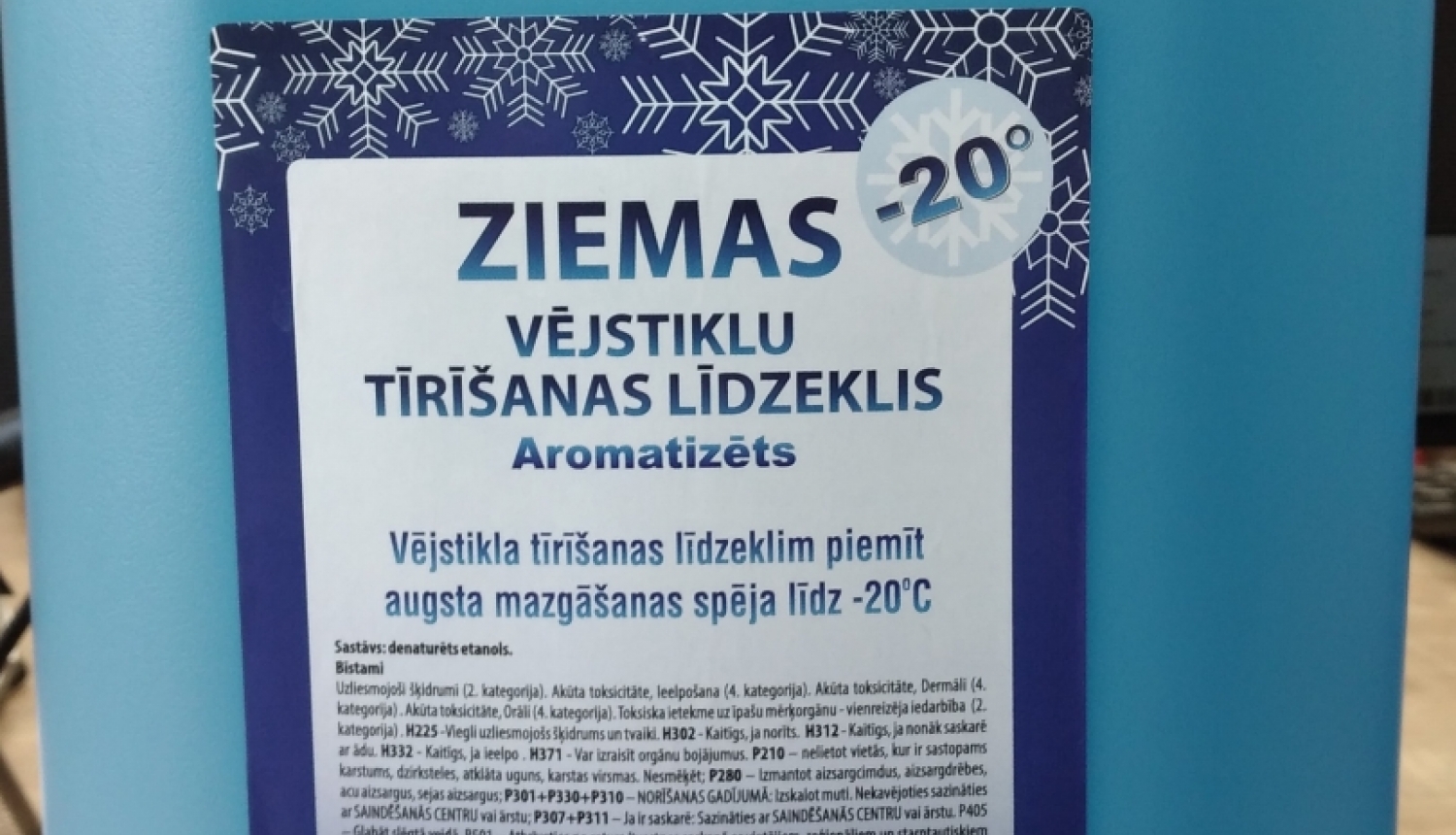 Inspekcija brīdina par apgrozībā esošu veselībai bīstamu vējstiklu tīrīšanas līdzekli.