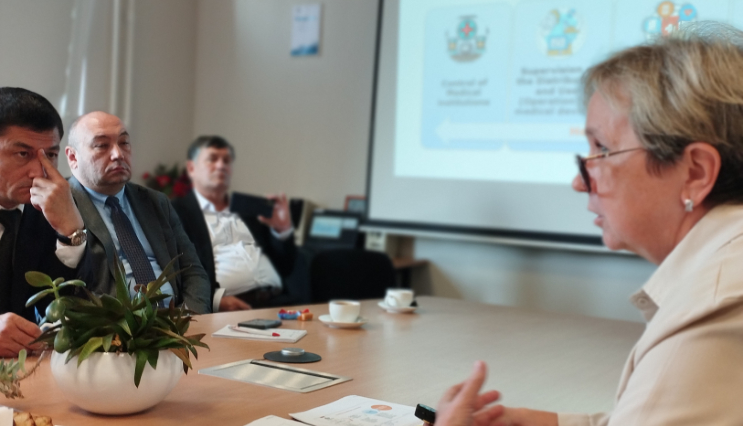 Veselības inspekcijas vadītāja un Uzbekistānas delegācija