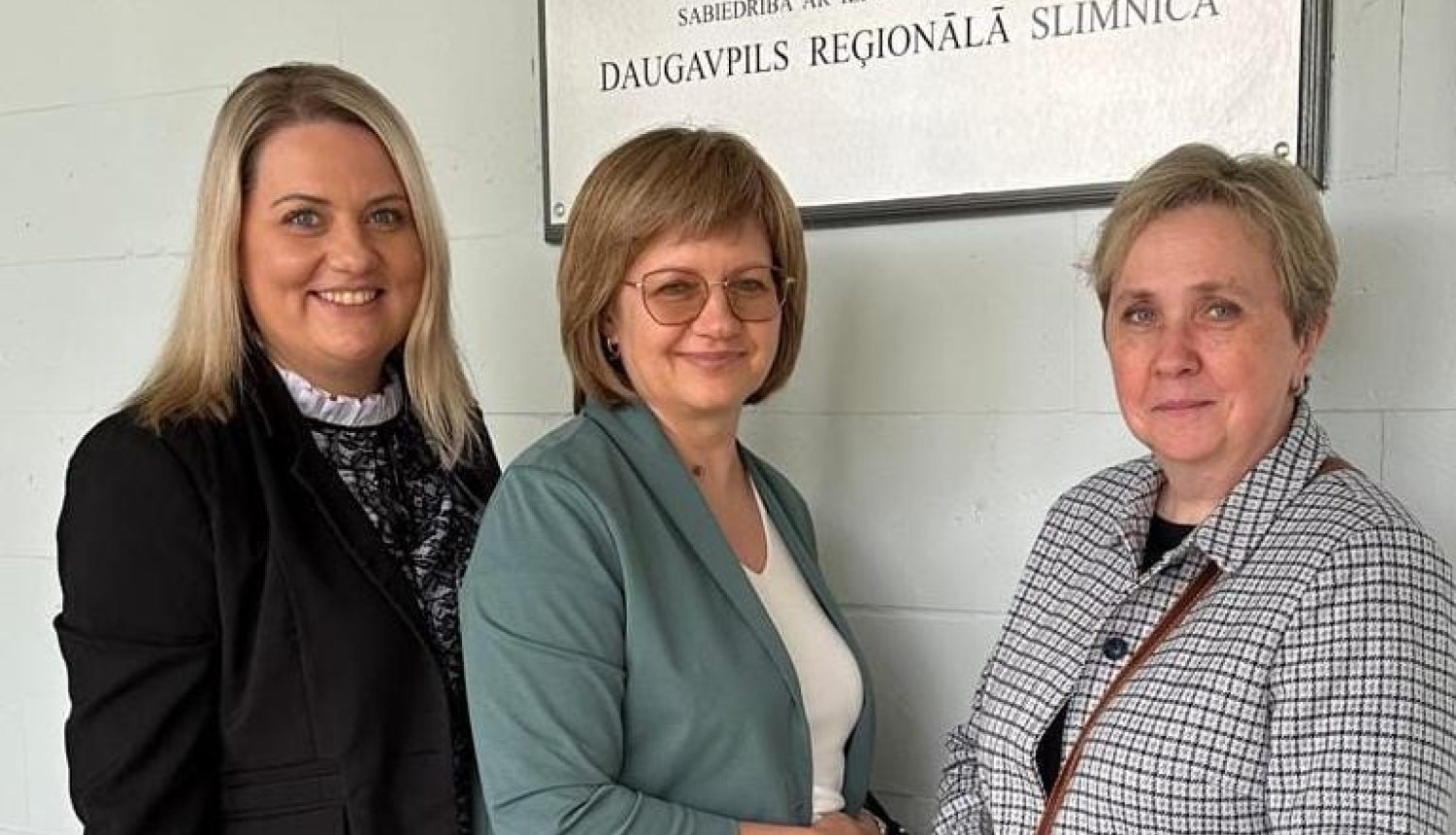 Attēlā Veselības inspekcijas vadītāja Atra Valdmane, Iveta Hirša, Laura Šāberte